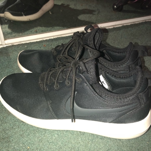 nike Shoes - Black Nike Roshe